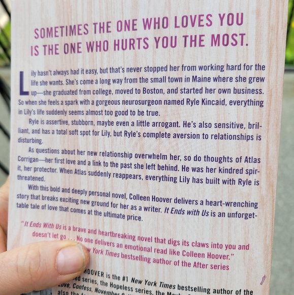 It Ends With Us - Coleen Hoover - Picture 2 of 3